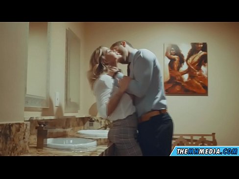 ❤️ когда грудастая блондинка соблазняет тебя в общественном туалете ☑ Анальное порно на prendiporno.ru ❤